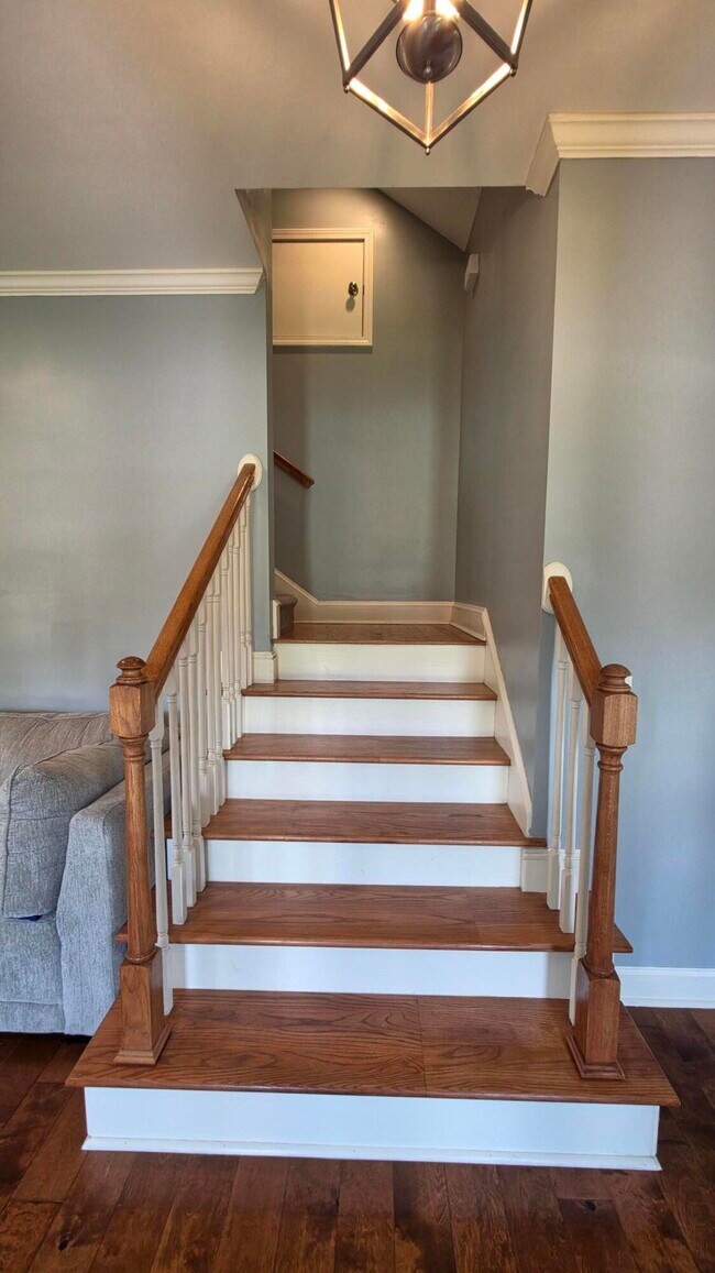Building Photo - 3120 Mayflower Ln