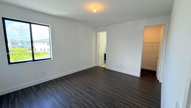 Building Photo - 19708 NE 14th Ave