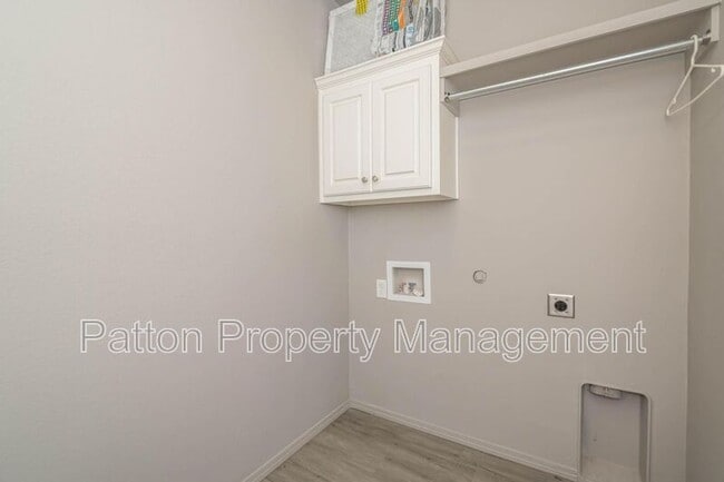 Building Photo - 508 Yates St