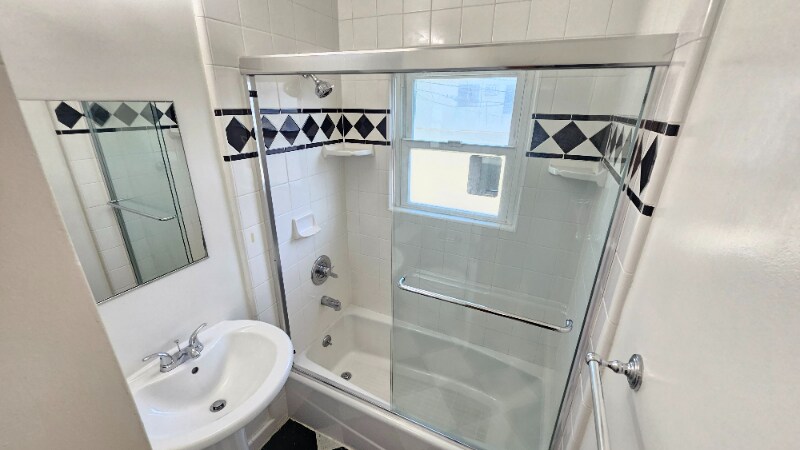 Building Photo - 1210 N Orange Grove Ave