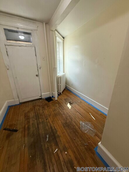 Building Photo - 447 Park Dr