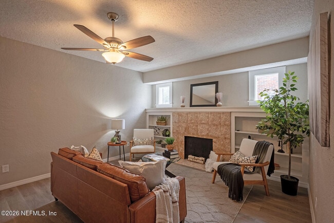 Building Photo - 325 Alder St