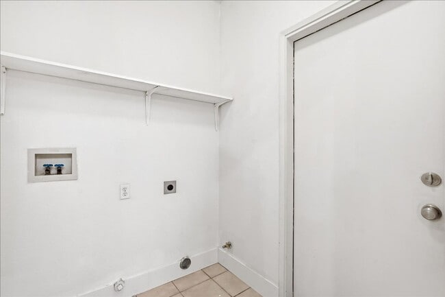 Building Photo - 3424 Babson Dr