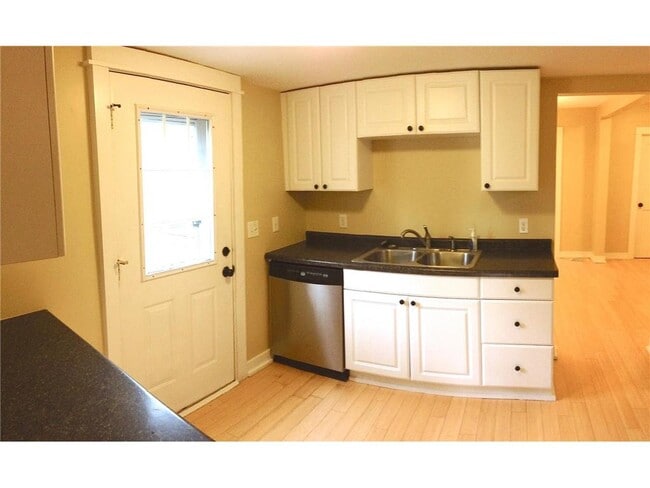 Building Photo - 2319 Cole Ave SE