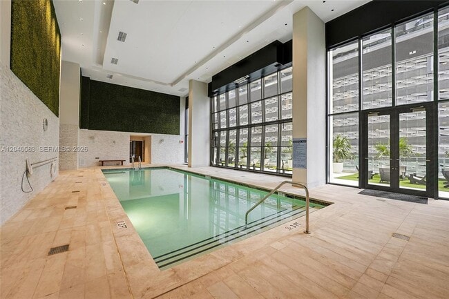 Building Photo - 1010 Brickell Ave