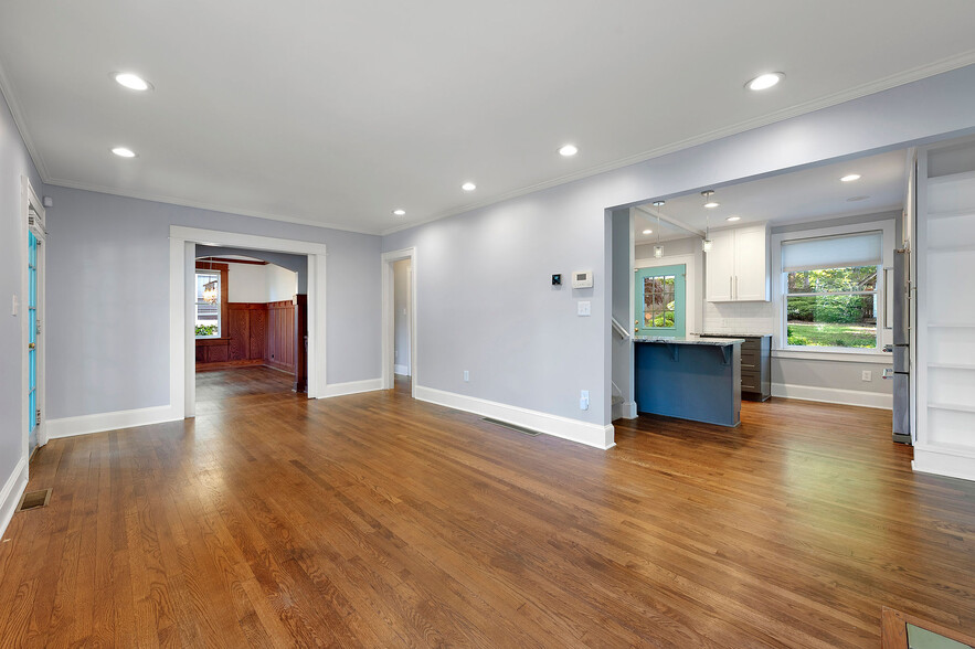 Living room - 121 Brower Street
