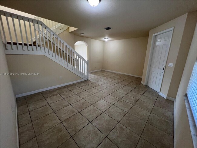 Building Photo - 748 SE 32nd Ave