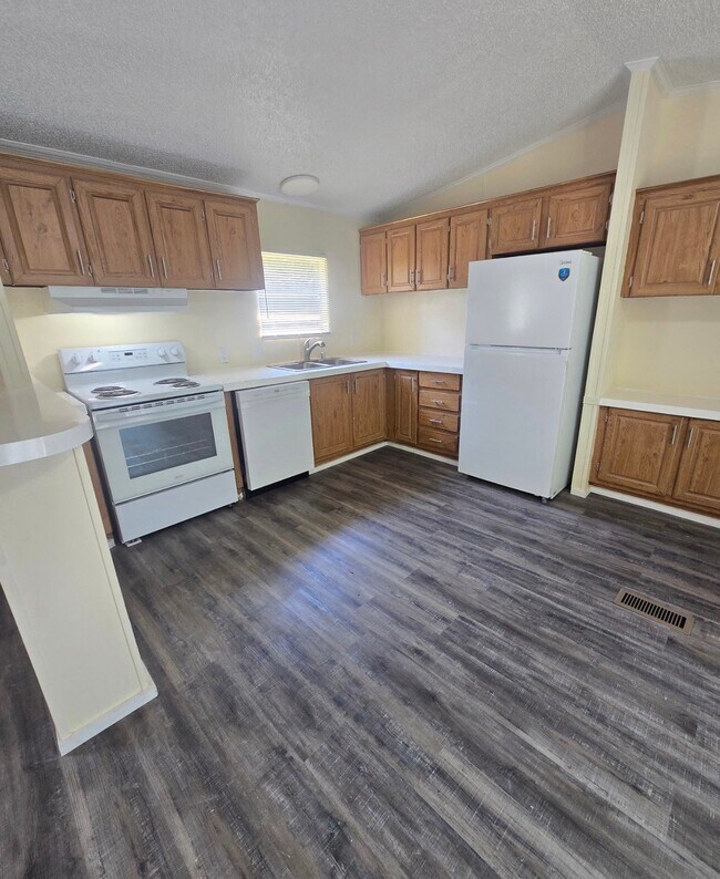 Building Photo - 7622 Shamrock Dr