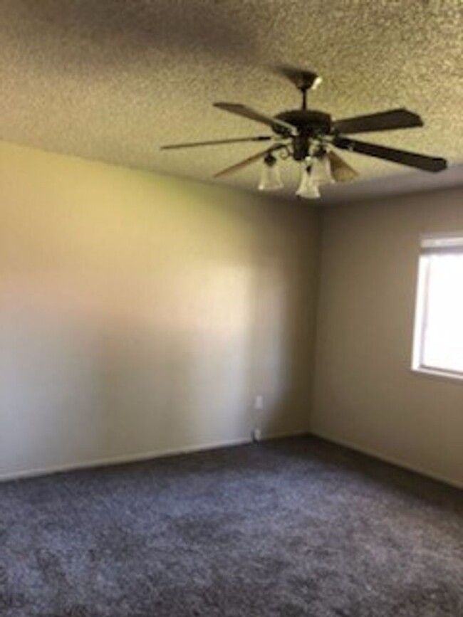 Building Photo - Modesto, 3 bedroom 2 bathroom with a 2 car...