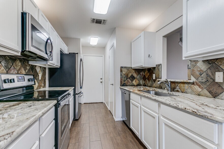 Building Photo - 8107 Rustic Park