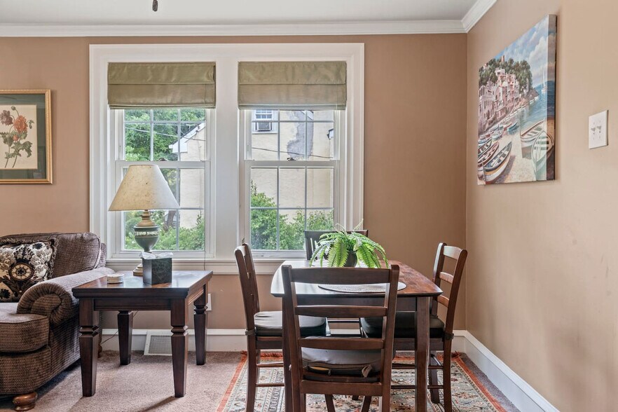 Building Photo - 42 Old Lancaster Rd