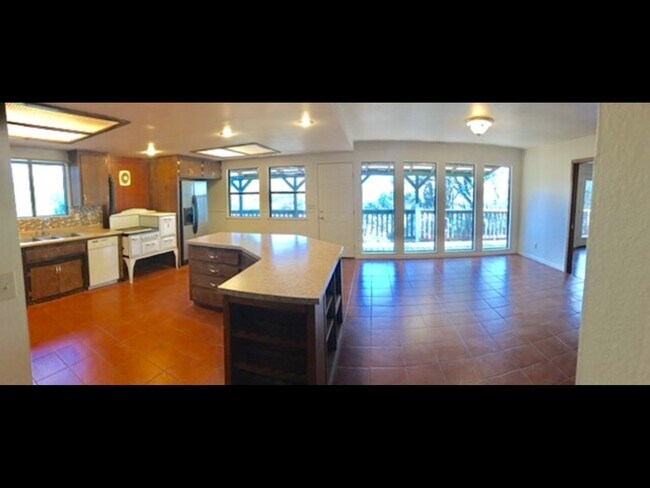 Building Photo - 1684 Lotus Rd