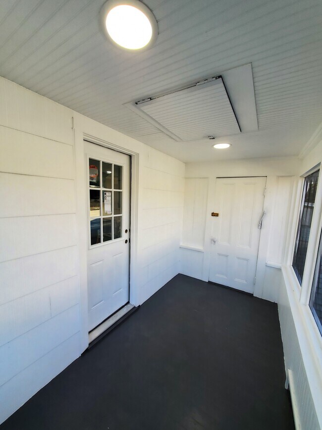 Building Photo - 189 E 2nd St