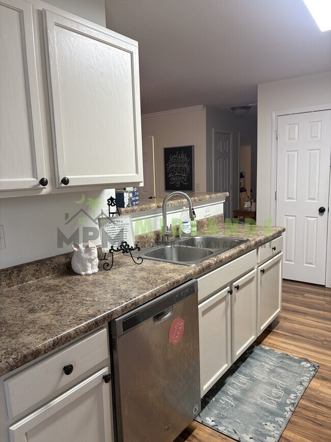 Building Photo - 233 Seabiscuit Ln