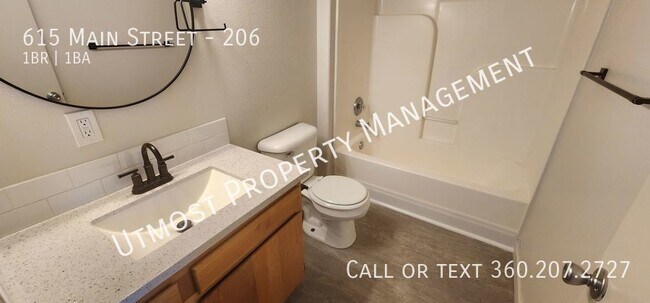 Building Photo - 615 Main St