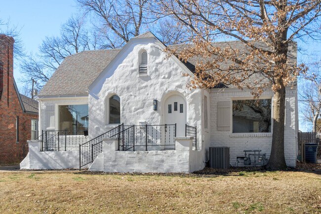Primary Photo - 1338 S Florence Ave