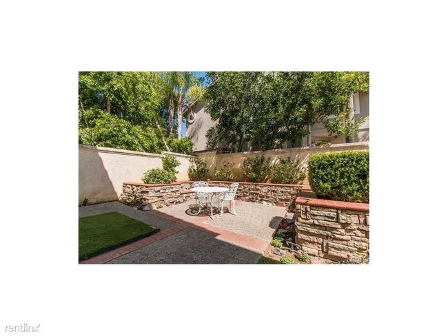 Building Photo - 9878 Via Esperanza