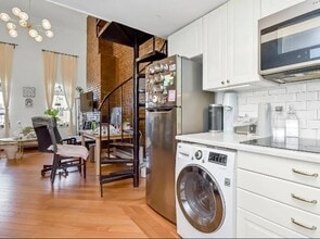 Building Photo - 212 9th St