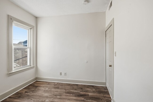 Building Photo - 312 Rivet St