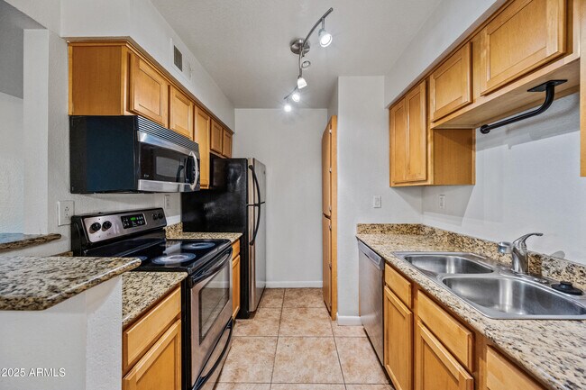 Building Photo - 5995 N 78th St