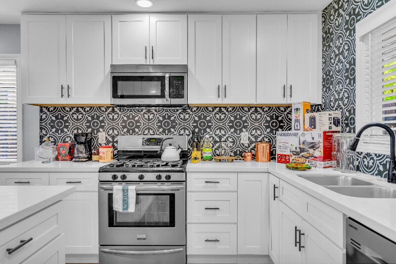 Building Photo - 5676 Bloomfield St