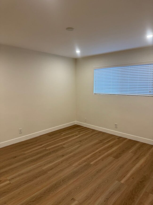 Building Photo - 618 Orlando Ave