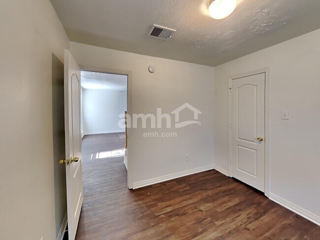 Building Photo - 26114 Cypresswood Dr
