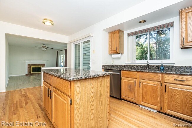 Building Photo - 619 Whitney Dr