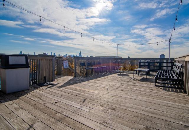 Building Photo - 2 bedroom in CHICAGO IL 60647