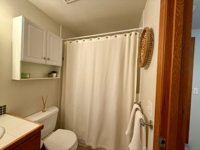 Building Photo - West Seattle Townhome