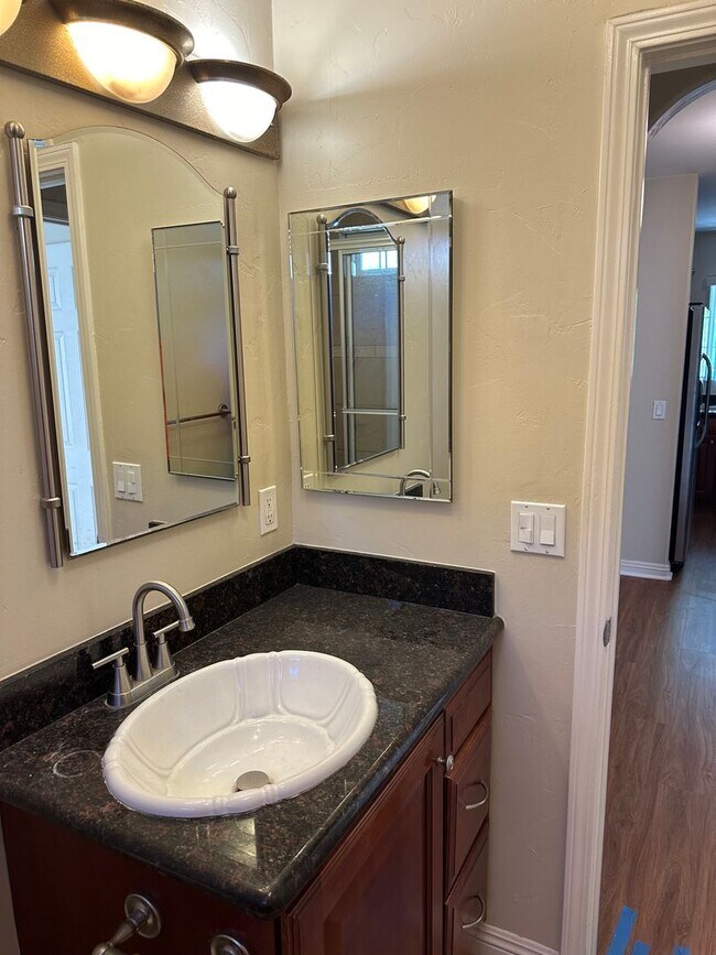 Building Photo - 1 Bedroom for Rent in Normal Heights!