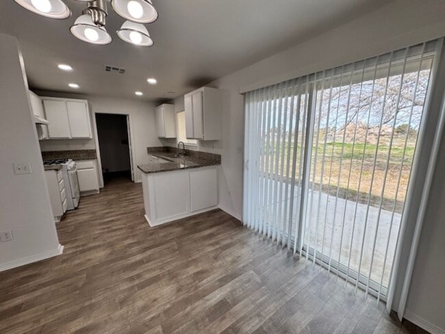 Building Photo - Gorgeous Remodeled 3+2 On Half Acre- $2500