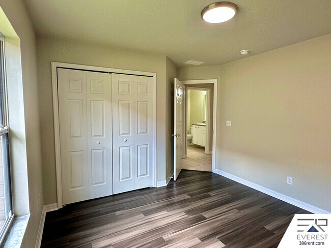 Building Photo - 7 Waywell Pl