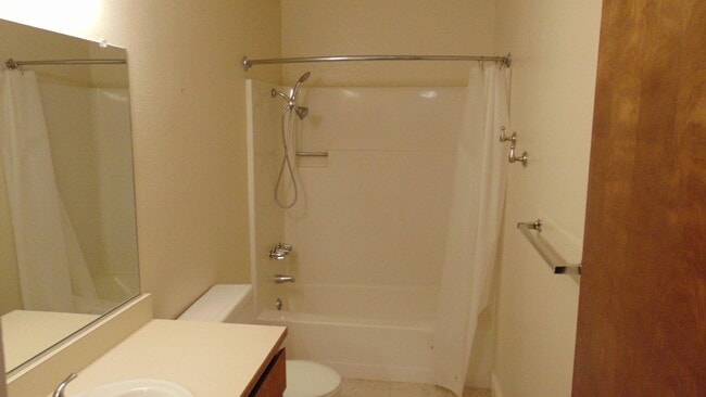 Building Photo - Lakefront Condo