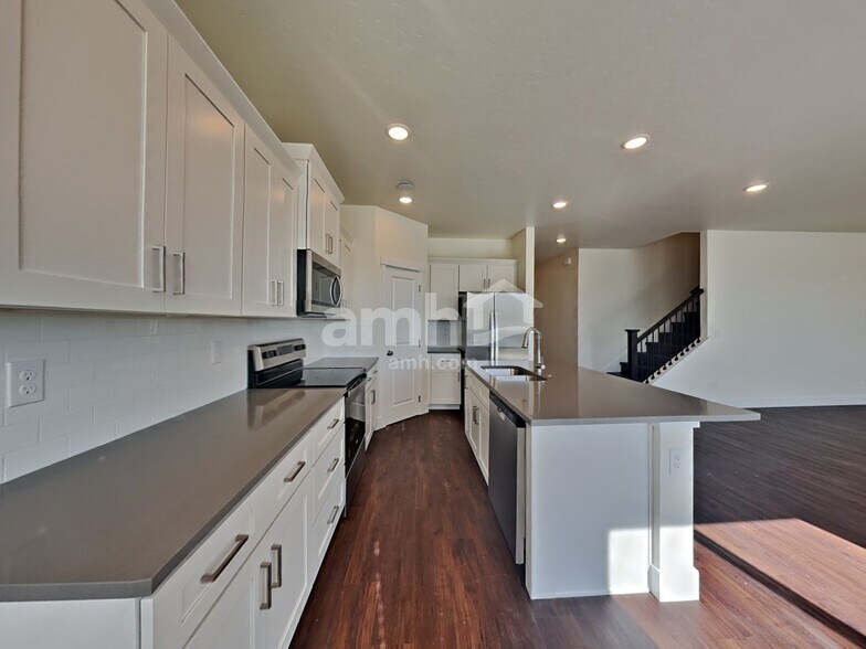 Building Photo - 11400 W Mesquite St