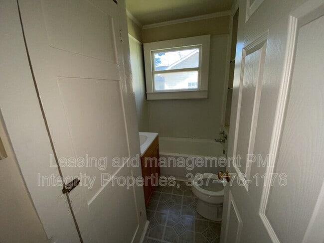 Building Photo - 218 Royal St