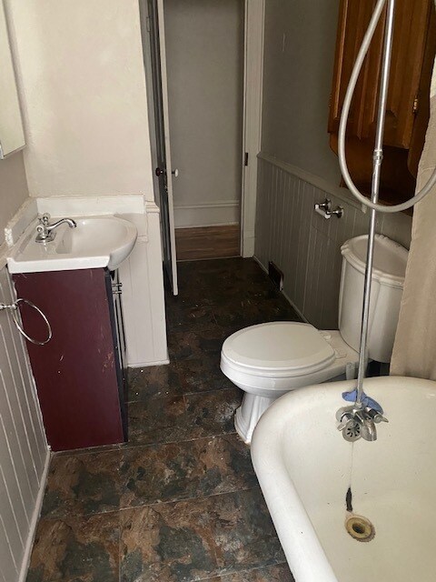 Bathroom - 866 Liberty St