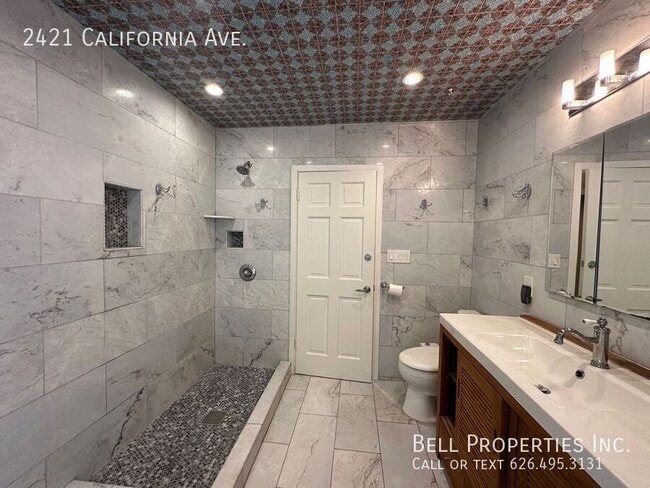 Building Photo - 2421 California Ave