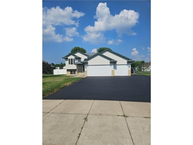 Building Photo - 5398 Kahler Dr NE