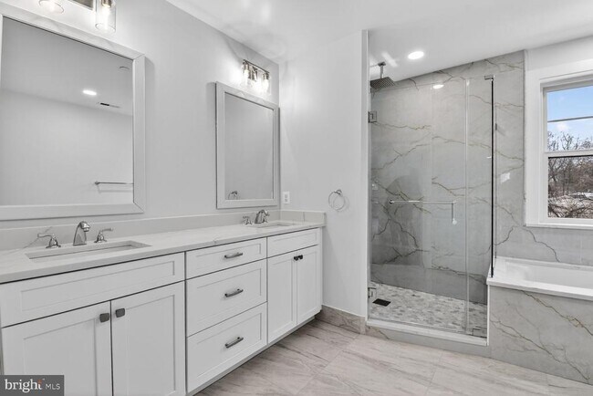 Building Photo - 13102 Ideal Dr