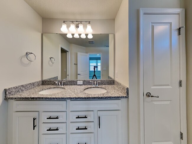 Building Photo - 5634 Wooden Pine Dr