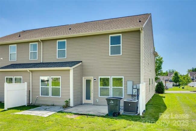 Building Photo - 826 Summerlake Dr
