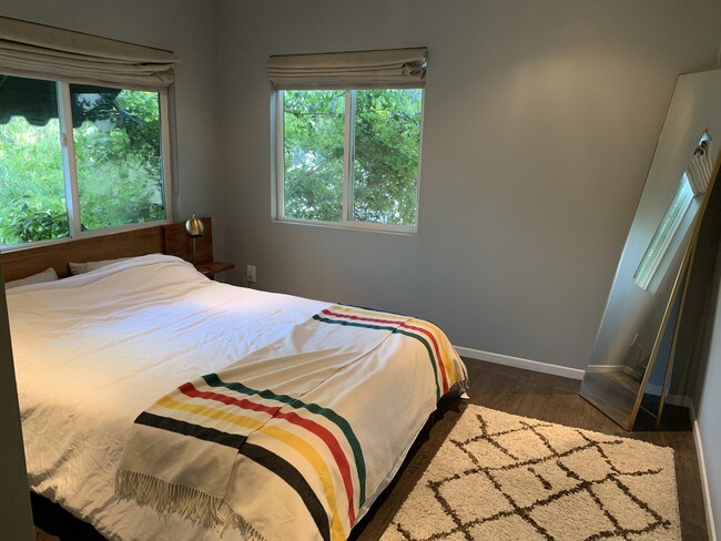 Building Photo - 2026 Holly Hill Ter