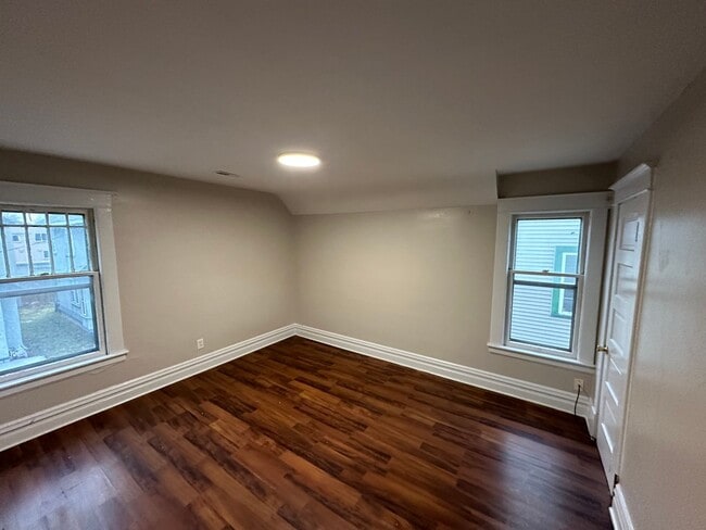 Building Photo - 517 Walnut Ct