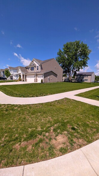 Building Photo - 9160 Larson Dr
