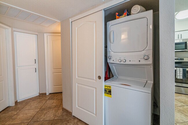 Building Photo - 8550 E McDowell Rd