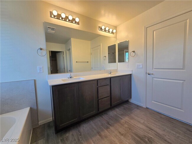 Building Photo - 5817 Bonita Rose St