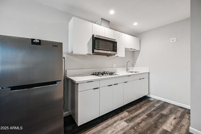 Building Photo - 3025 N 32nd St