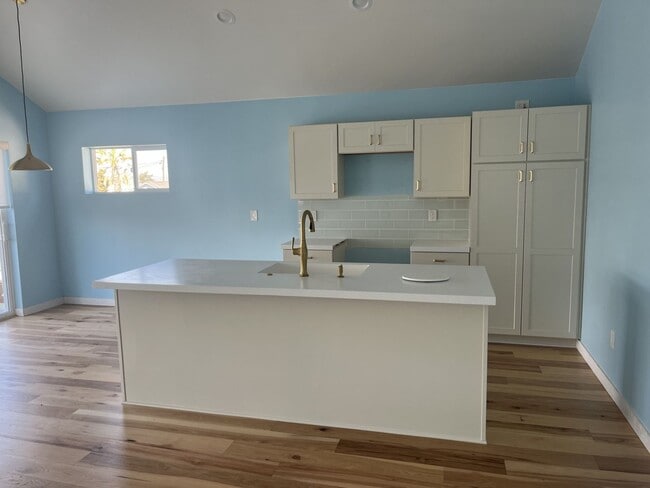 Building Photo - Gorgeous 3 Bedroom 2.5 Bath with views of Morro Rock