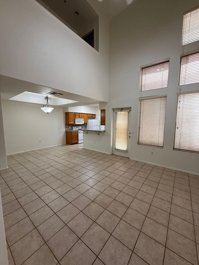 Building Photo - 3 Bedroom Townhouse with Garage, Gated Com...